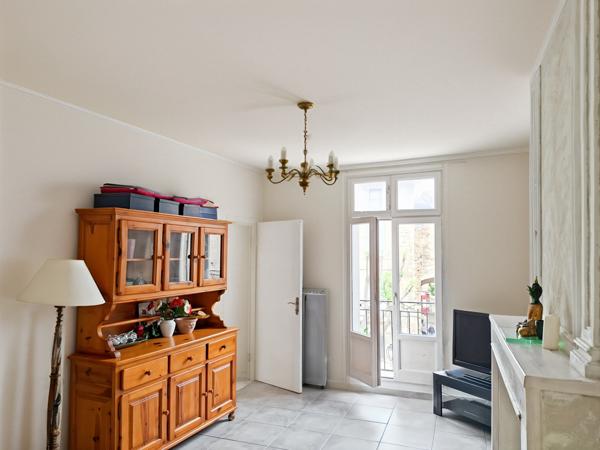 Pézenas (34120) Pézenas, Cours Jean-Jaurès, bel appartement T2