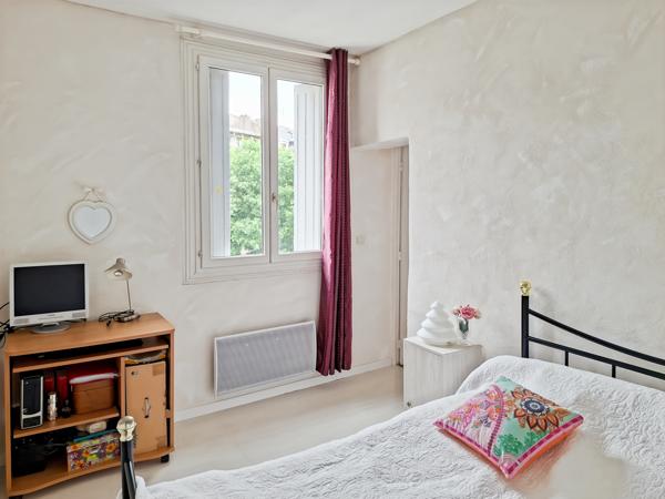 Pézenas (34120) Pézenas, Cours Jean-Jaurès, bel appartement T2