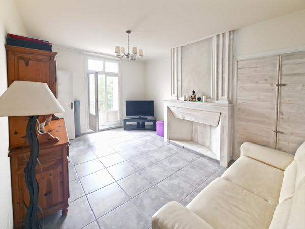 Pézenas (34120) Pézenas, Cours Jean-Jaurès, bel appartement T2
