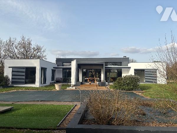 Unique ! Villa contemporaine, d'architecte, de plain-pied, ultra lumineuse avec jardin, piscine...