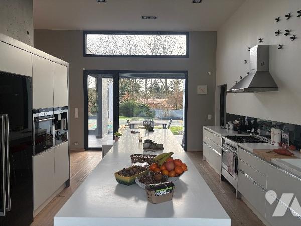 Unique ! Villa contemporaine, d'architecte, de plain-pied, ultra lumineuse avec jardin, piscine...