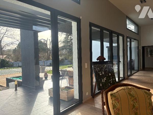 Unique ! Villa contemporaine, d'architecte, de plain-pied, ultra lumineuse avec jardin, piscine...