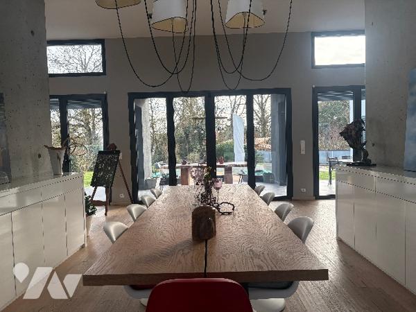 Unique ! Villa contemporaine, d'architecte, de plain-pied, ultra lumineuse avec jardin, piscine...