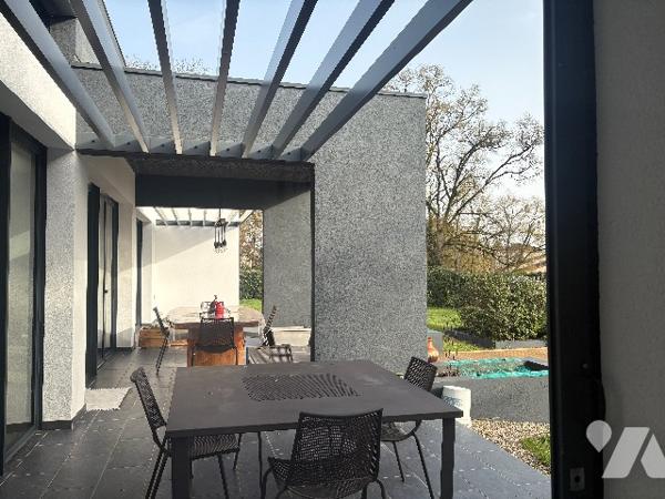 Unique ! Villa contemporaine, d'architecte, de plain-pied, ultra lumineuse avec jardin, piscine...