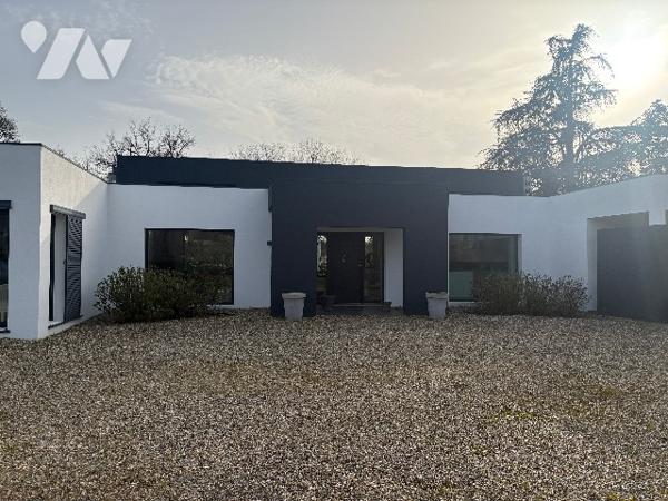 Unique ! Villa contemporaine, d'architecte, de plain-pied, ultra lumineuse avec jardin, piscine...