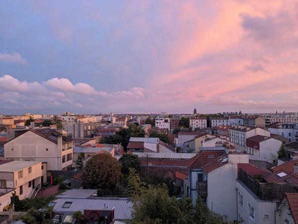 EXCLUSIVITÉ – Appartement 3/4 pièces avec balcon – 6ᵉ et dernier étage, traversant et lumineux – Métro Robespierre