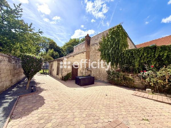 Maison
         6 pièces
        - 145 m² 180 000 € *