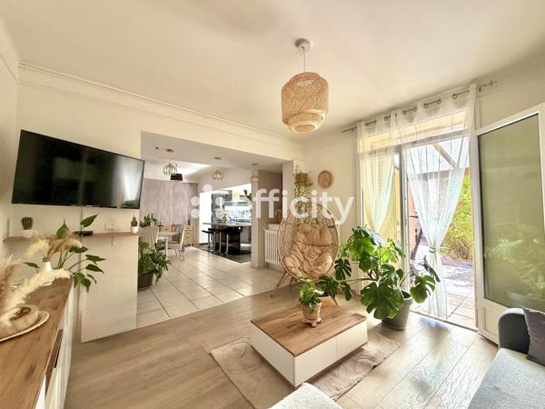 Maison
         6 pièces
        - 145 m² 180 000 € *