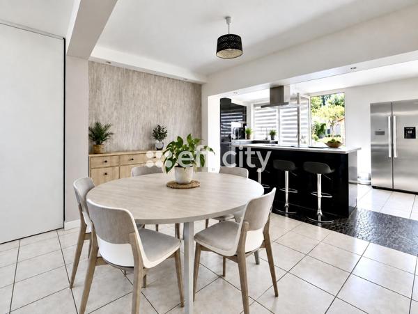 Maison
         6 pièces
        - 145 m² 180 000 € *