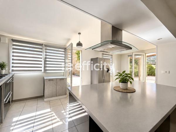 Maison
         6 pièces
        - 145 m² 180 000 € *