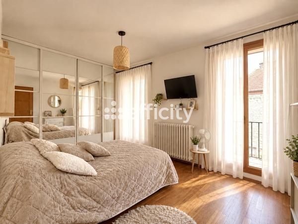 Maison
         6 pièces
        - 145 m² 180 000 € *