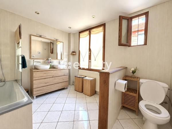 Maison
         6 pièces
        - 145 m² 180 000 € *