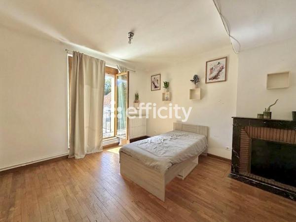 Maison
         6 pièces
        - 145 m² 180 000 € *