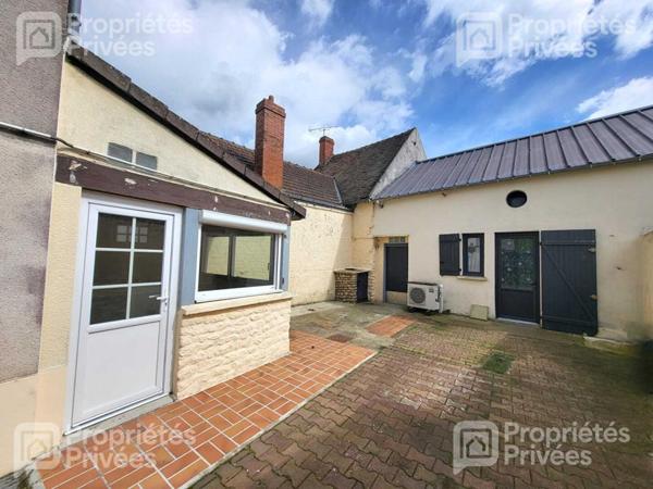 Ensemble de deux maisons, cour et jardin