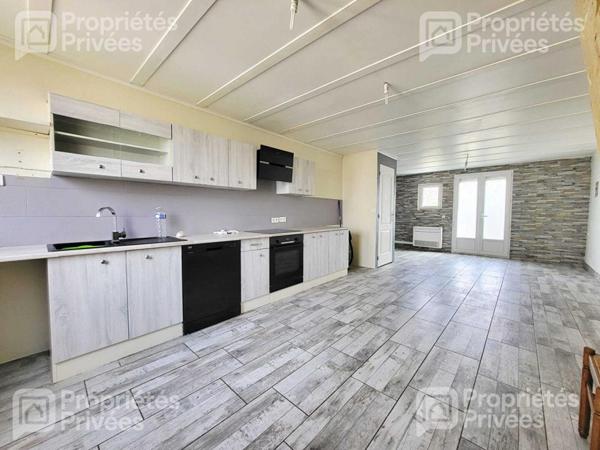 Ensemble de deux maisons, cour et jardin