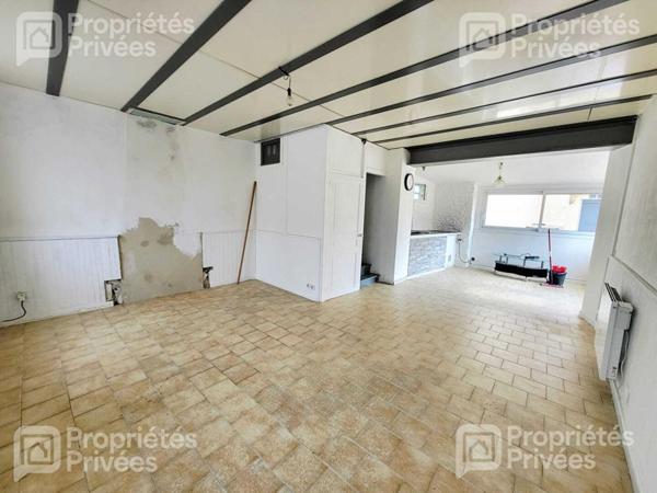 Ensemble de deux maisons, cour et jardin