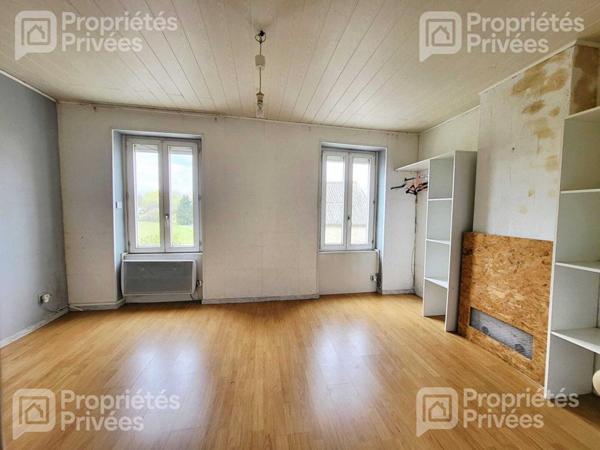 Ensemble de deux maisons, cour et jardin