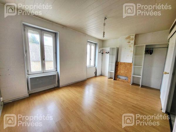 Ensemble de deux maisons, cour et jardin