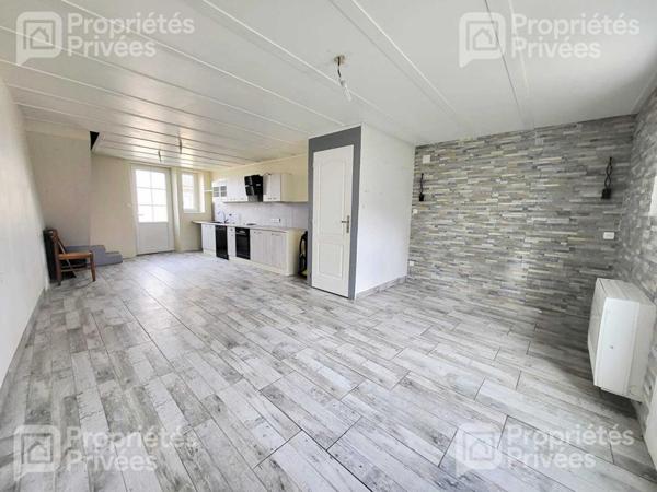 Ensemble de deux maisons, cour et jardin