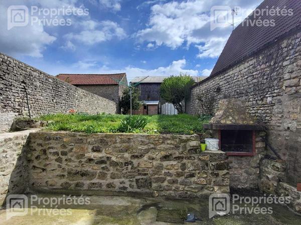 Ensemble de deux maisons, cour et jardin