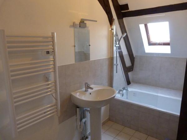 Vente                                                      Appartement
                        
                     3 pièces                      55 m2                     à Vierzon