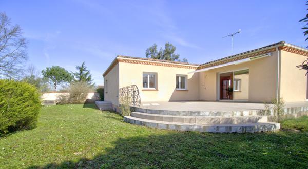 BOE - Maison lumineuse de plain-pied de 110 m² avec 3 chambres, garage et jardin dans un quartier calme et recherché.
