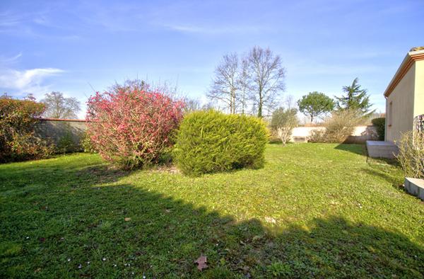 BOE - Maison lumineuse de plain-pied de 110 m² avec 3 chambres, garage et jardin dans un quartier calme et recherché.