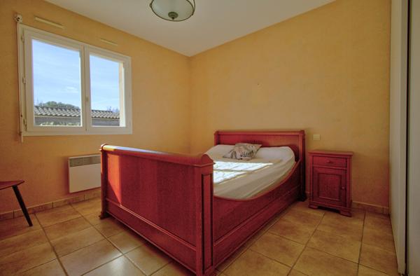BOE - Maison lumineuse de plain-pied de 110 m² avec 3 chambres, garage et jardin dans un quartier calme et recherché.