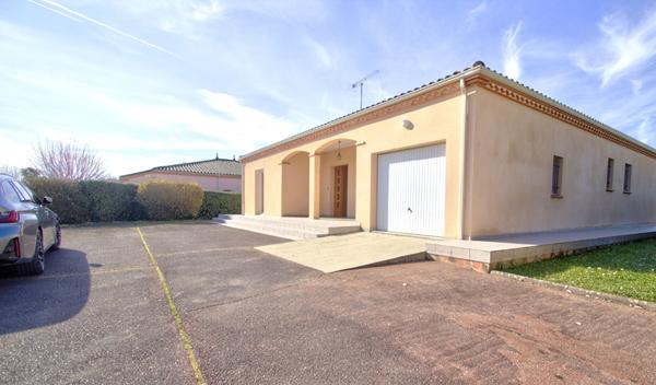 BOE - Maison lumineuse de plain-pied de 110 m² avec 3 chambres, garage et jardin dans un quartier calme et recherché.