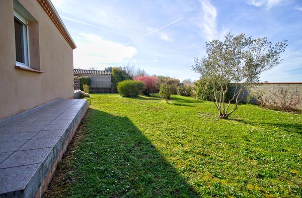 BOE - Maison lumineuse de plain-pied de 110 m² avec 3 chambres, garage et jardin dans un quartier calme et recherché.