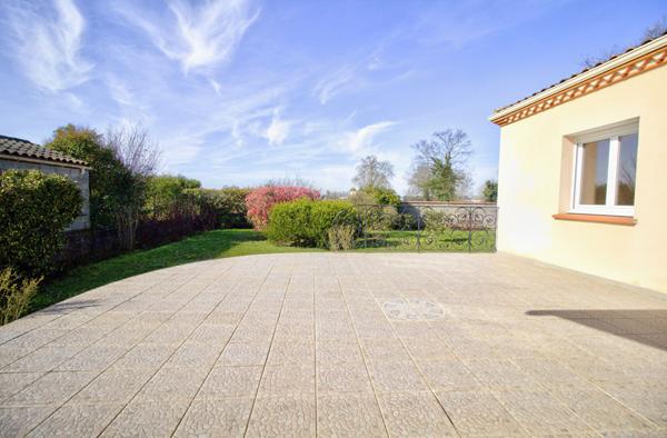 BOE - Maison lumineuse de plain-pied de 110 m² avec 3 chambres, garage et jardin dans un quartier calme et recherché.