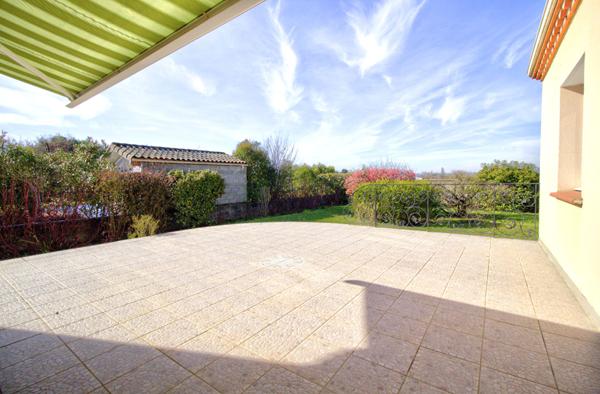 BOE - Maison lumineuse de plain-pied de 110 m² avec 3 chambres, garage et jardin dans un quartier calme et recherché.