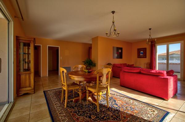 BOE - Maison lumineuse de plain-pied de 110 m² avec 3 chambres, garage et jardin dans un quartier calme et recherché.