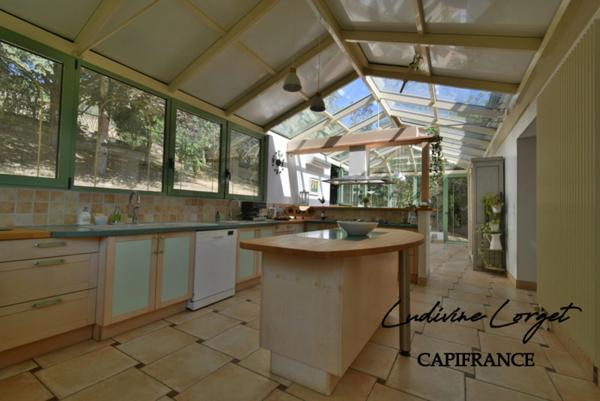 Maison à vendre à Château-Thierry (02) – 260 m² – 4 chambres + bureau – Sous-sol 70 m² – Terrasse 70 m² – Terrain clos 1 464 m² – Très belle vue – Exposition Est/Ouest – Proche écoles – Quartier calme