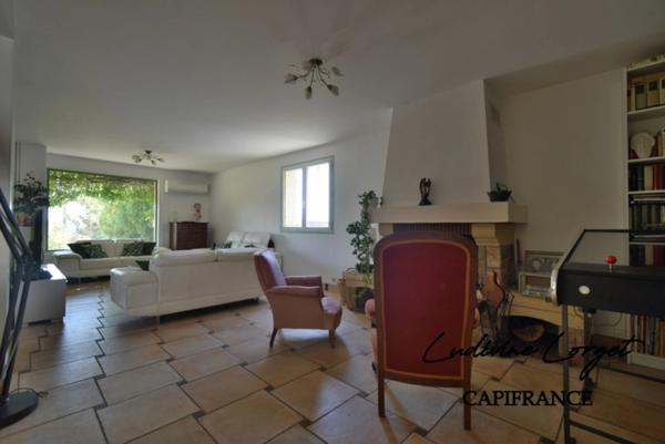 Maison à vendre à Château-Thierry (02) – 260 m² – 4 chambres + bureau – Sous-sol 70 m² – Terrasse 70 m² – Terrain clos 1 464 m² – Très belle vue – Exposition Est/Ouest – Proche écoles – Quartier calme