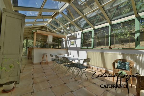 Maison à vendre à Château-Thierry (02) – 260 m² – 4 chambres + bureau – Sous-sol 70 m² – Terrasse 70 m² – Terrain clos 1 464 m² – Très belle vue – Exposition Est/Ouest – Proche écoles – Quartier calme