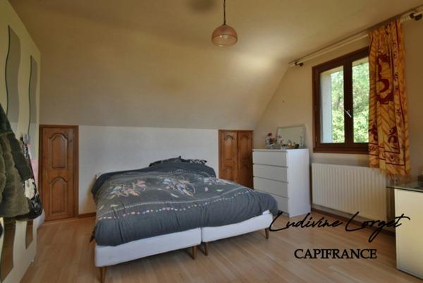 Maison à vendre à Château-Thierry (02) – 260 m² – 4 chambres + bureau – Sous-sol 70 m² – Terrasse 70 m² – Terrain clos 1 464 m² – Très belle vue – Exposition Est/Ouest – Proche écoles – Quartier calme