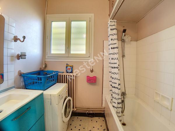 Maison T4 avec jardin, garage, proche commerces, collège et lycée