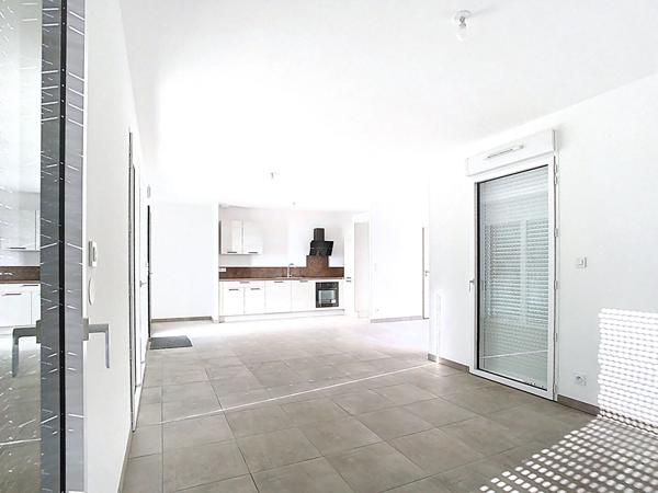 Maison Neuve Plain- pied à Vendre à Beaupréau en Mauges - 6 Chambres et Confort Moderne !