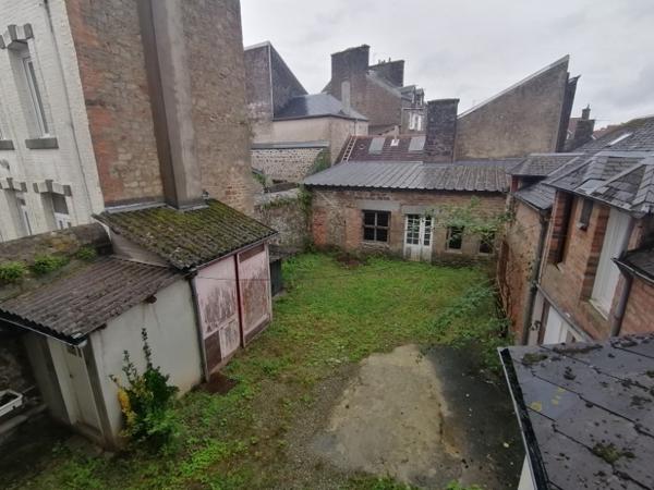 61600 LA FERTE MACE  Appartement avec local commercial  95m2 environ,   3 chambres,  et un  local commercial (44 m2) , PRIX 117 000 honoraires 6,36% inclus à la charge de l'acquéreur  soit 110 000 hors honoraires