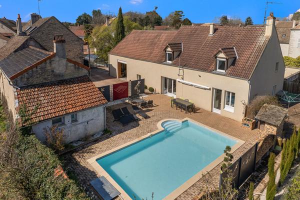 A vendre: Très Belle Maison en Pierre à Bligny - les - Beaune de 6 pièces dont 4 chambres + dépendances.