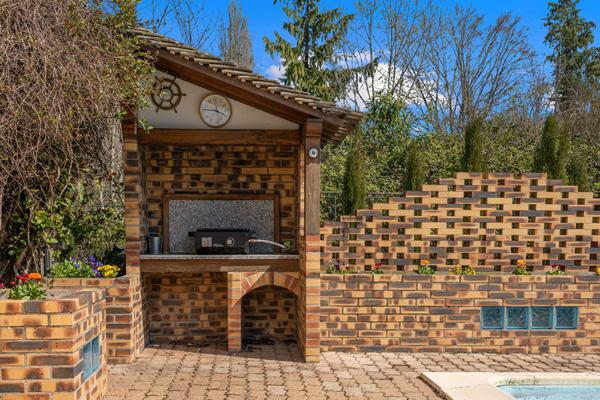 A vendre: Très Belle Maison en Pierre à Bligny - les - Beaune de 6 pièces dont 4 chambres + dépendances.