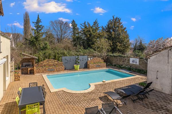 A vendre: Très Belle Maison en Pierre à Bligny - les - Beaune de 6 pièces dont 4 chambres + dépendances.