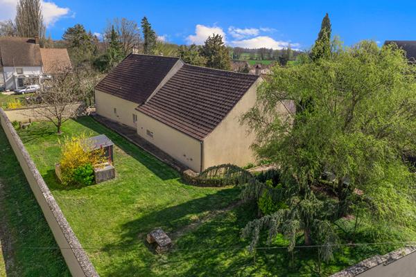 A vendre: Très Belle Maison en Pierre à Bligny - les - Beaune de 6 pièces dont 4 chambres + dépendances.