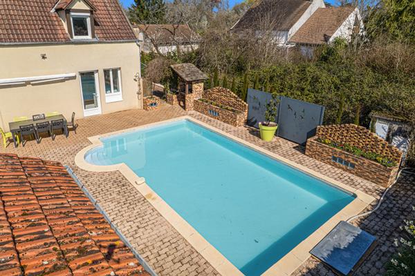 A vendre: Très Belle Maison en Pierre à Bligny - les - Beaune de 6 pièces dont 4 chambres + dépendances.