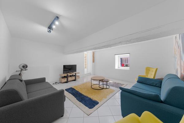 A vendre: Très Belle Maison en Pierre à Bligny - les - Beaune de 6 pièces dont 4 chambres + dépendances.