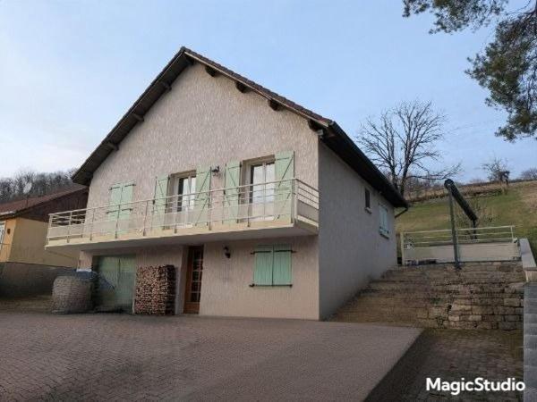 Maison individuelle de 80 m² avec 3 chambres sur 1 346 m² de terrain, sous-sol et terrasse ,  Secteur calme