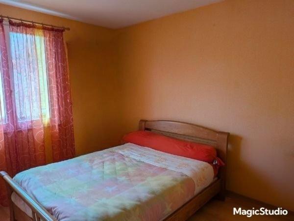 Maison individuelle de 80 m² avec 3 chambres sur 1 346 m² de terrain, sous-sol et terrasse ,  Secteur calme