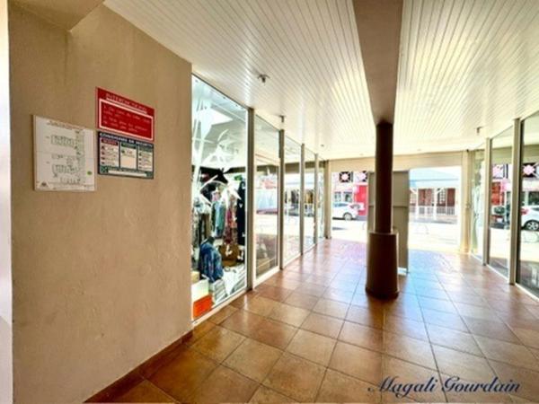 A VENDRE - FONDS DE COMMERCE PRET A PORTER FEMININ - EMPLACEMENT N°1 A SAINT FRANCOIS