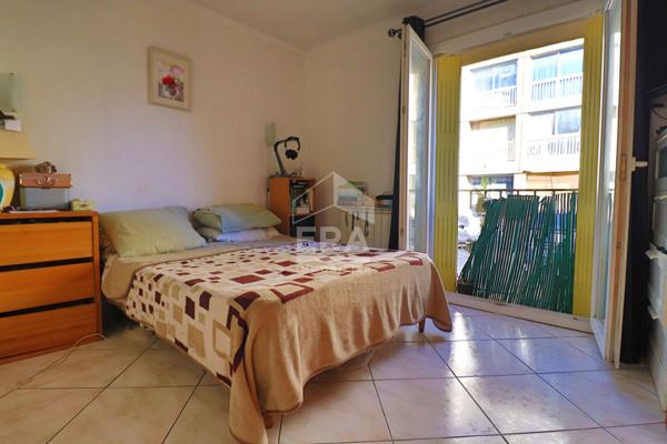 Appartement Marseille 4 pièce(s) 13009 faibles charges residence calme arborée stationnement facile  loggia cave